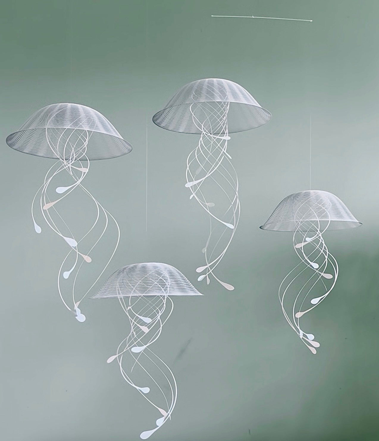 JELLINDAS, Mobile mit 4 filigranen Quallen Hängeskulpturen - Andrea Moseler