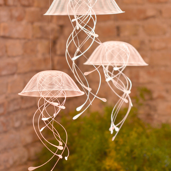 JELLINDAS, 3 filigrane Hängeskulpturen,