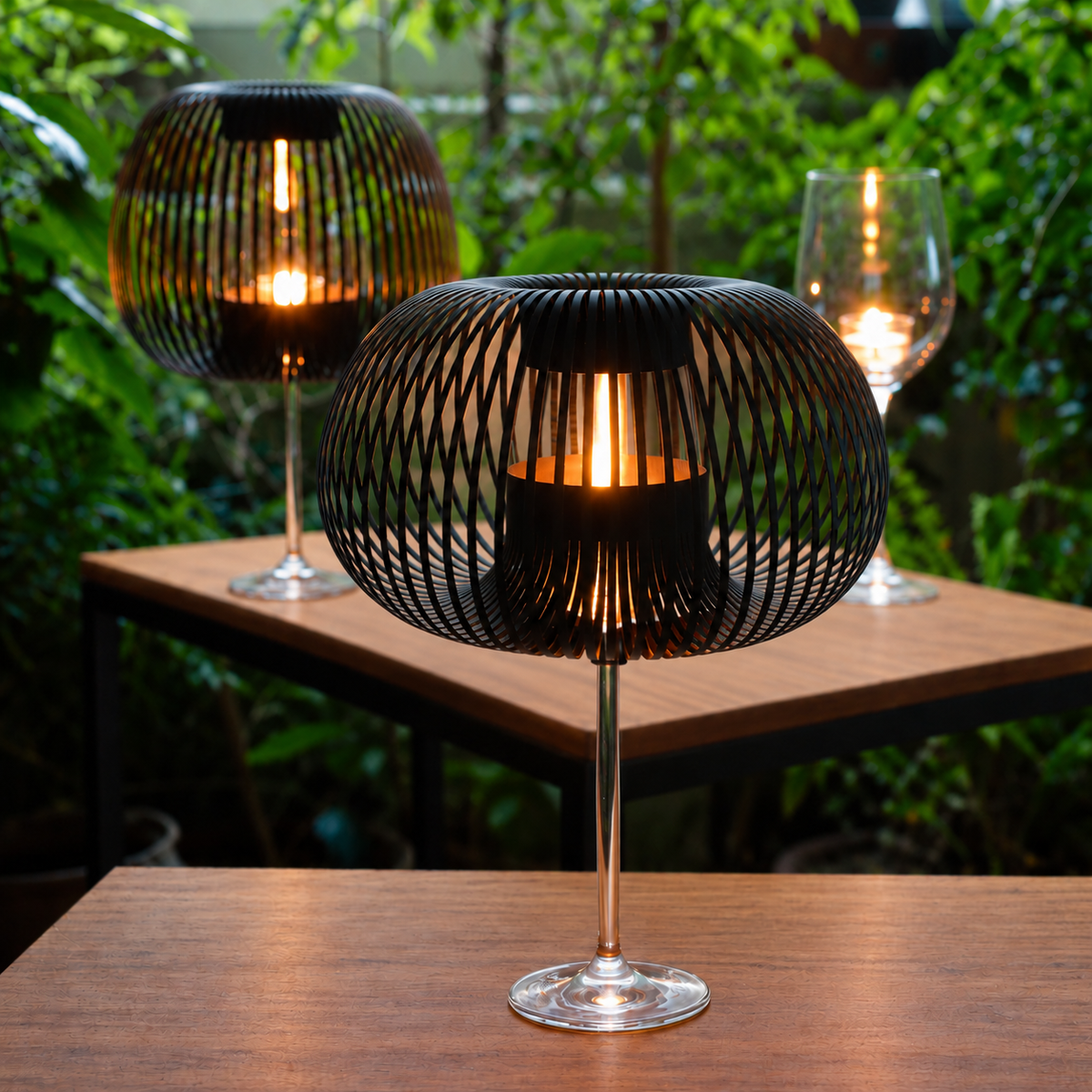 Schwarze Weinglas Lampenschirme für Teelichter | Edle Tischlampen Windlicht kabellos | Gothic Tischdeko | Gastgeschenk für Weinliebhaber
