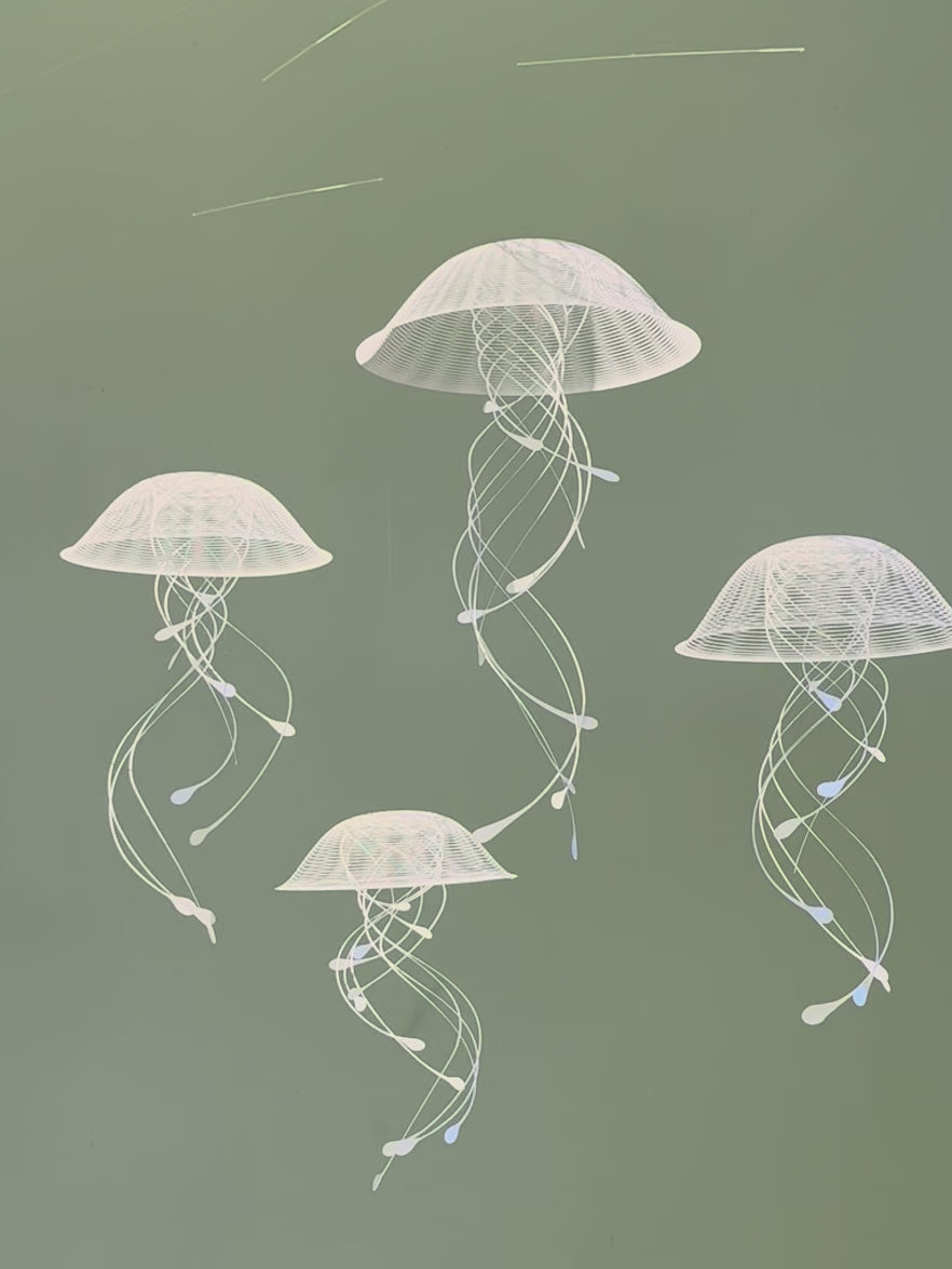 JELLINDAS, Mobile mit 4 filigranen Quallen Hängeskulpturen
